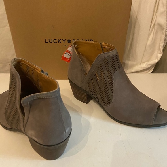 Lucky Brand gray suede peep toe ankle boots side zippers 9.5W & 11M both NWT - Picture 4 of 8